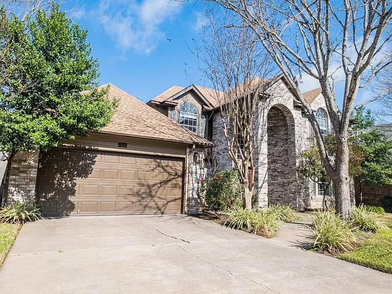 9202 Amanda Dr — Photo 3