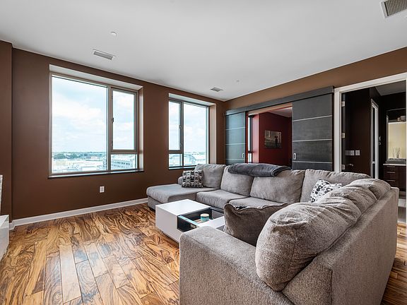 4th image of 1 Virginia Ave APT 606