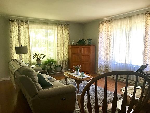 4th image of 1190 Circle Dr N