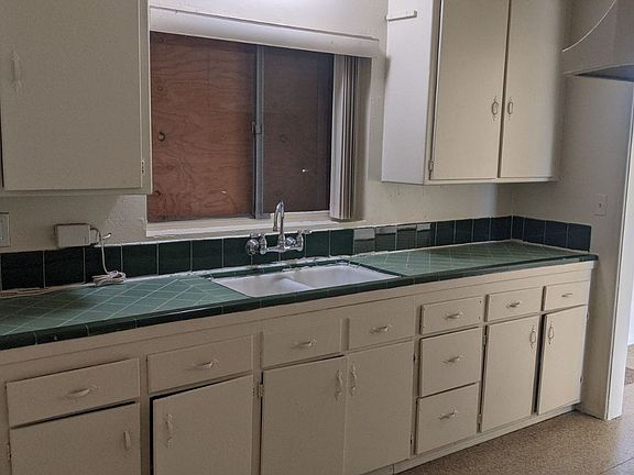 4th image of 2745 N Erwin Ave