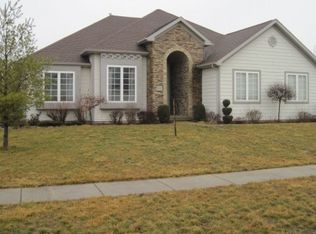 2104 Piper Lndg, Charleston, IL