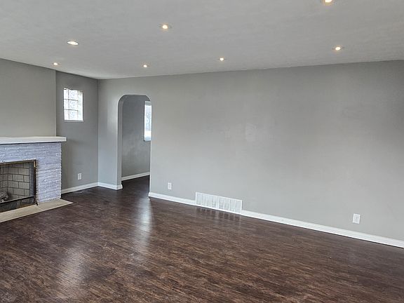 4th image of 2909 California Ave