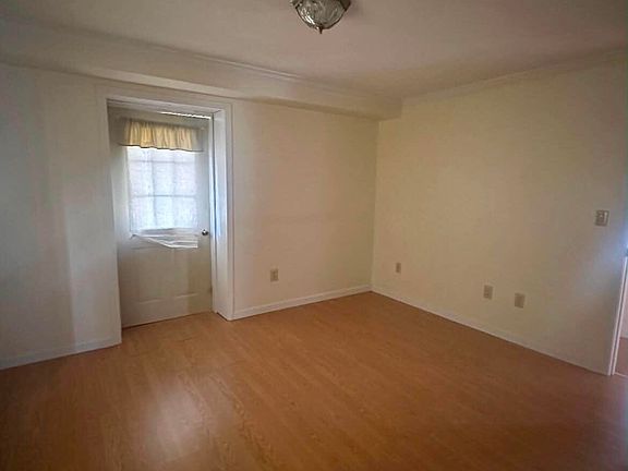 3rd image of 406 Daniel St