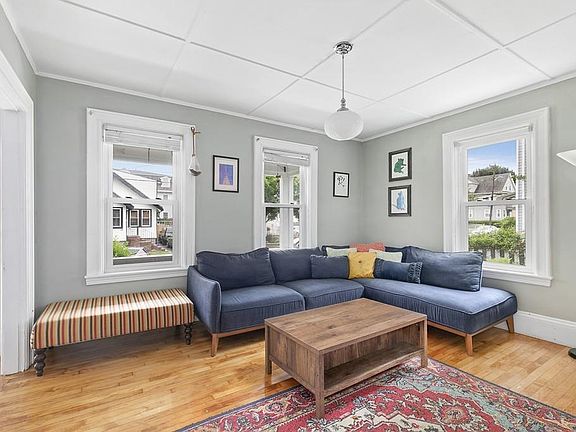 3rd image of 25 Brackenbury St