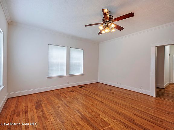 4th image of 427 Houston St