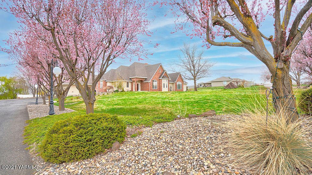 51 Mapleway Rd, Selah, WA 98942 Zillow