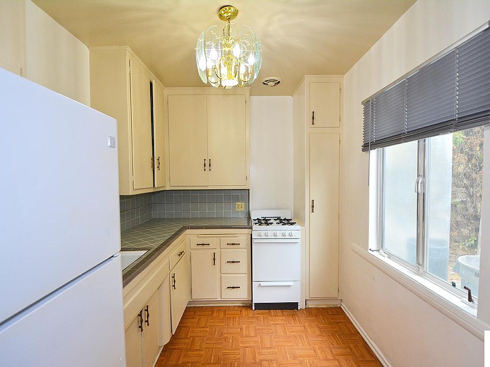 1st image of 14617 Gilmore St #2