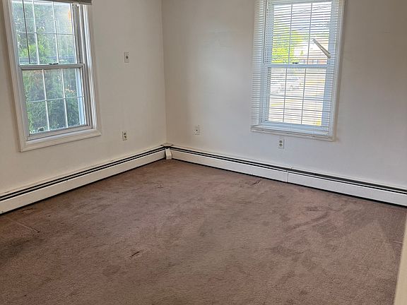 4th image of 200 E Main St APT A