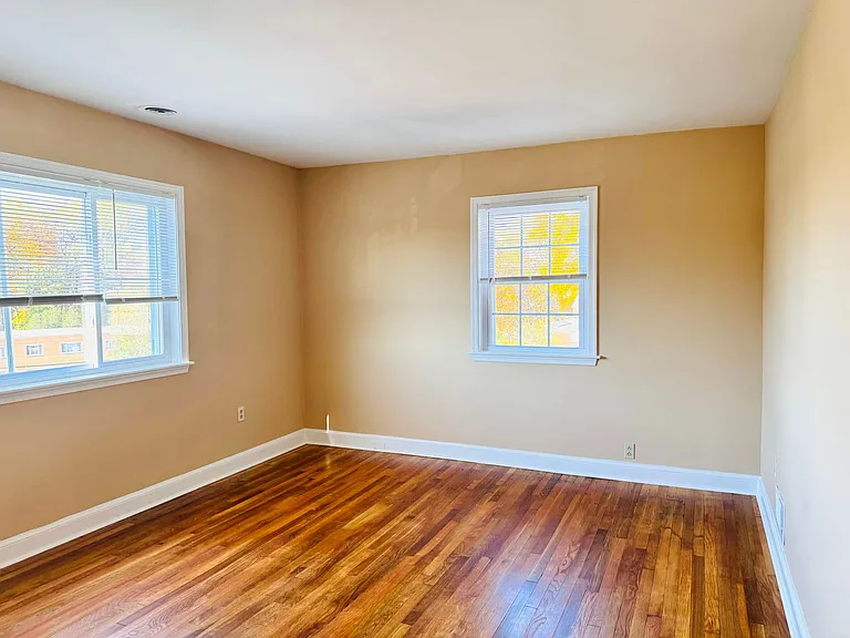 8805 Plymouth St — Photo 10