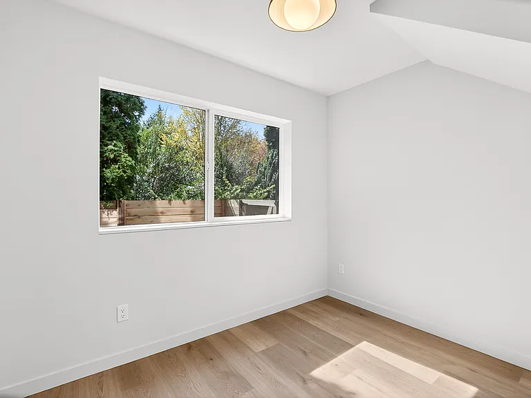14321 Interlake Ave N #B — Photo 20