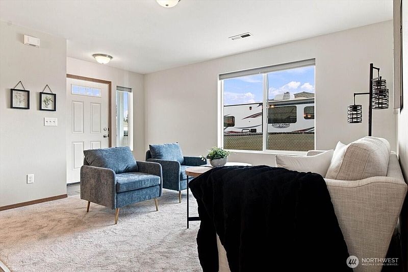 4th image of 760 Sunset Avenue