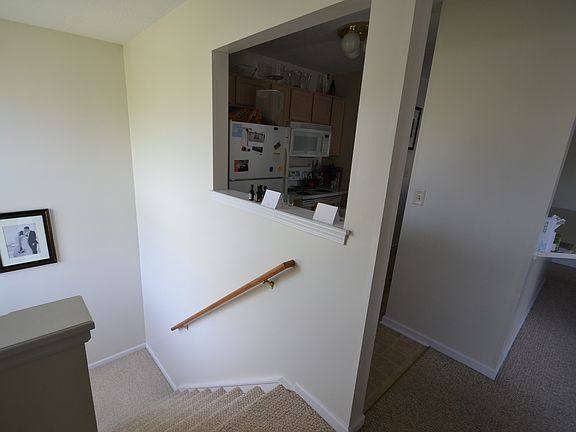 4th image of 801 Farmstead Ct