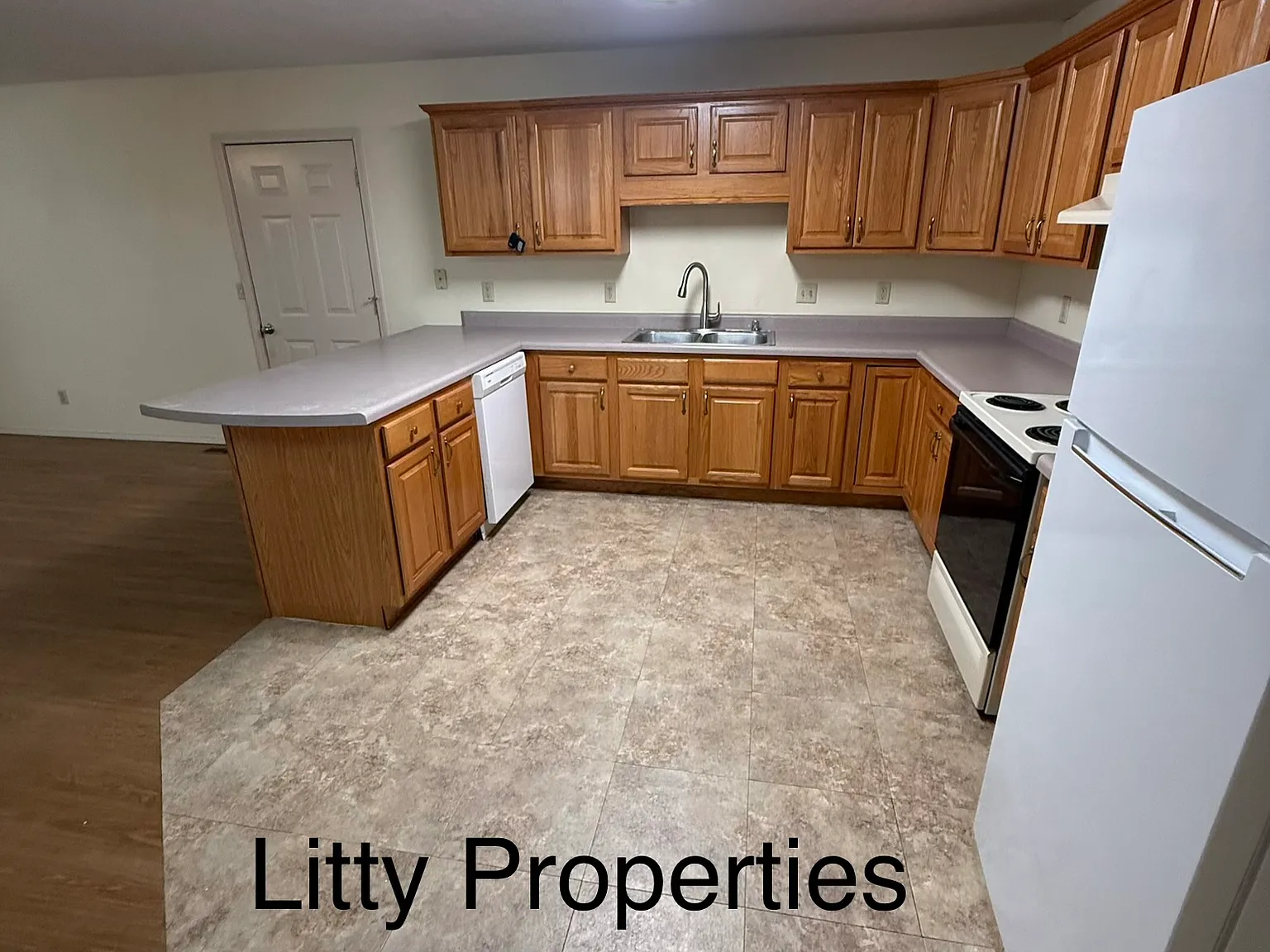 1507 Arena Dr — Photo 3