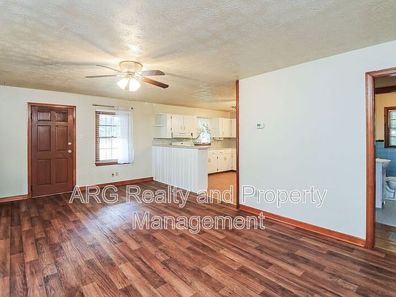 3rd image of 6822 Wallis Dr
