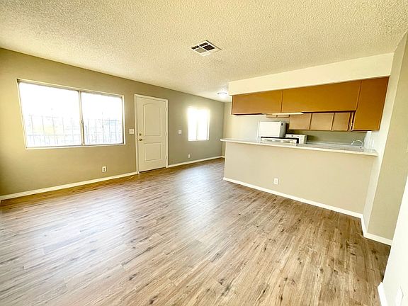 3rd image of 1400 Henry Dr APT D