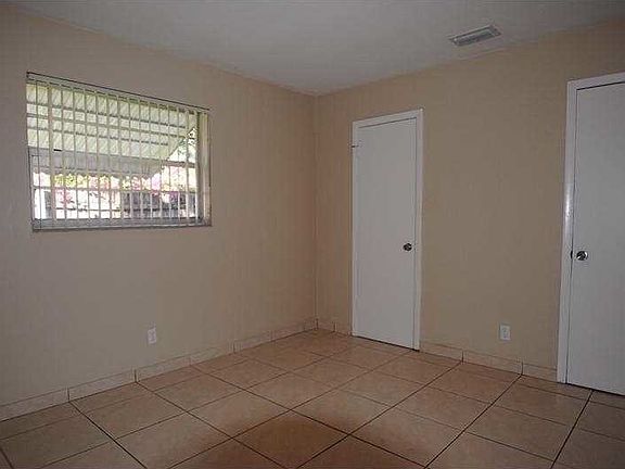 5th image of 2421 N 59th Ave