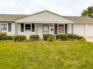 27 Surrey Rd, Montgomery, IL 60538