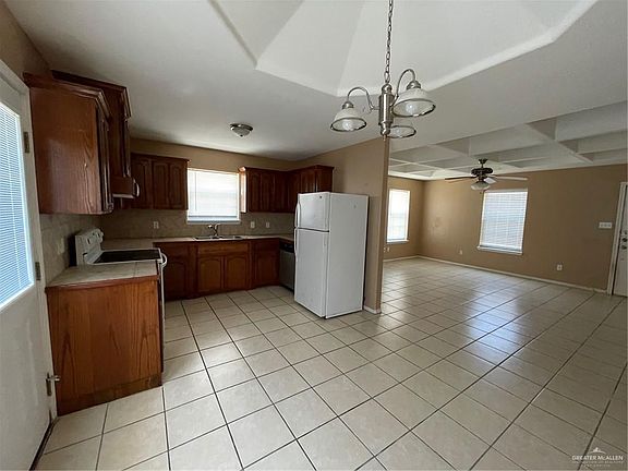 4th image of 3801 S Sheraton Ave #B