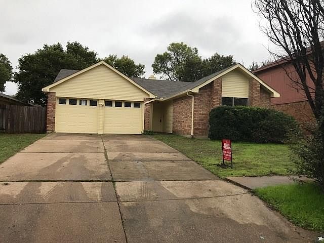 1st image of 208 Caprock Dr