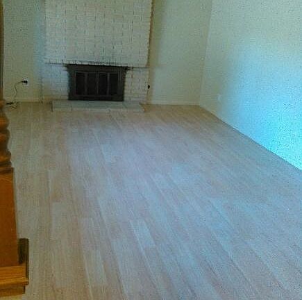 3rd image of 1736 E Oakland Ave