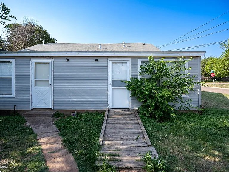 2744 Russell Ave — Photo 26