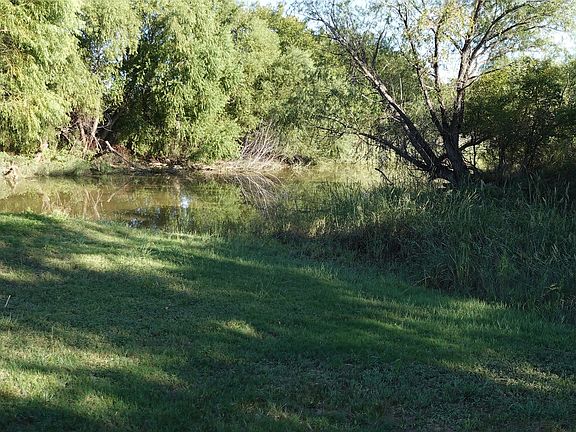 3rd image of 300 Hogg Creek Rd