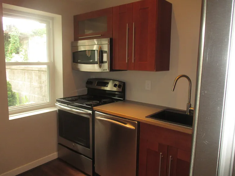 1911 E Pratt St — Photo 18