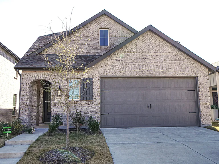 2420 Green River Rd — Photo 1