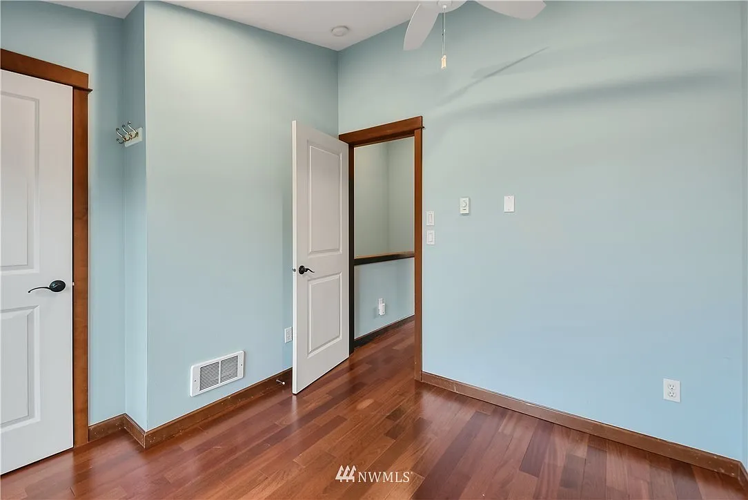 3 bed, 2.5 bath, 1050 sqft, $3,050 — Photo 4