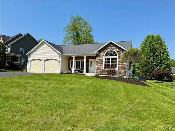 3295 Oak Brook Rd, Baldwinsville, NY 13027