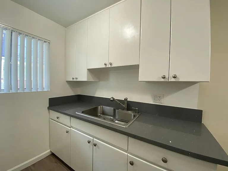 Park Granada Apartments — Photo 17
