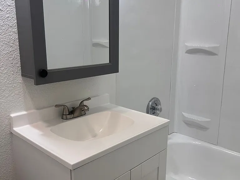 Elm Glen Apartments — Photo 26