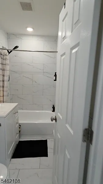 2 bed, 1.0 bath, $1,600 — Photo 2