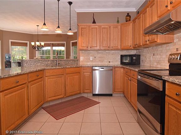 3rd image of 205 Westmoreland Ln N