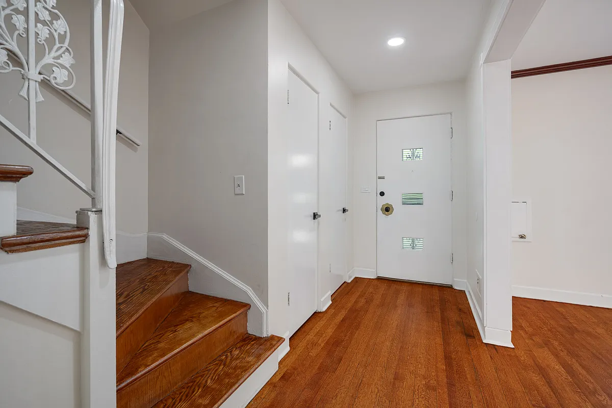 3 bed, 1.5 bath, 1600 sqft, $2,995 — Photo 3