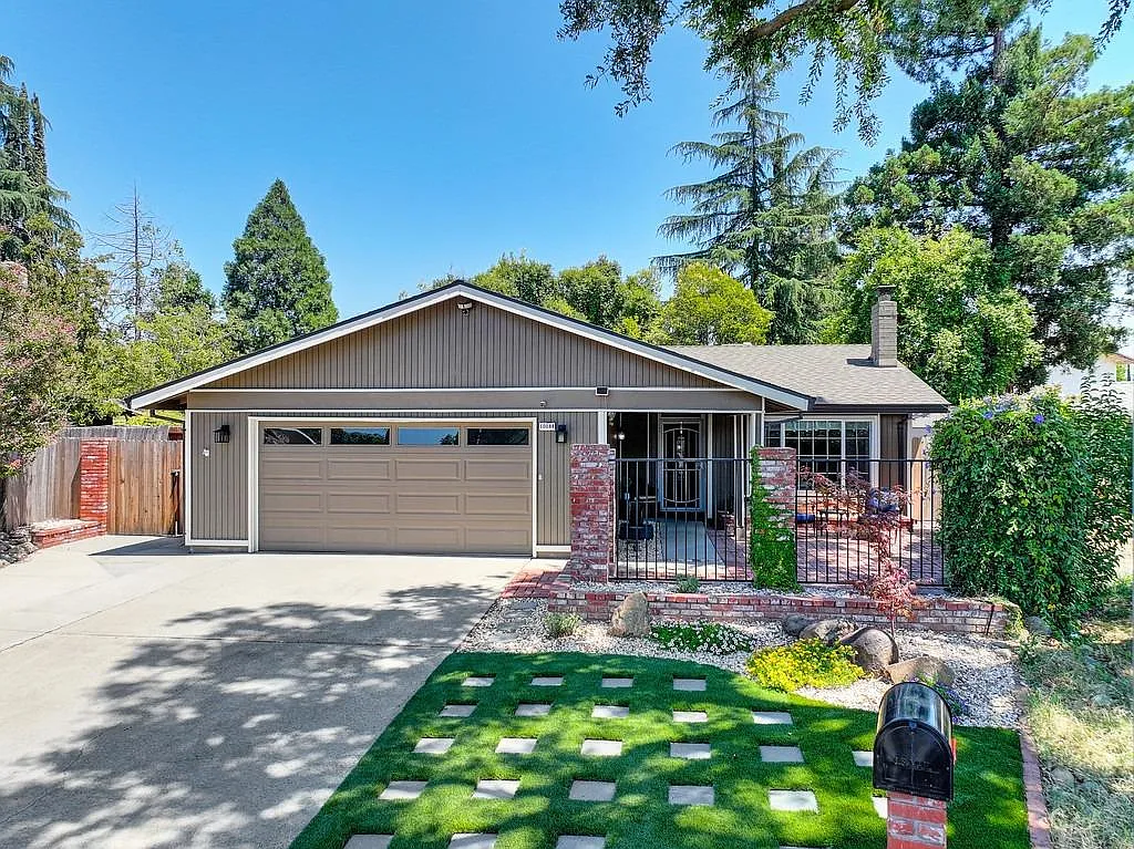 10084 Fraser River Ct photo 1