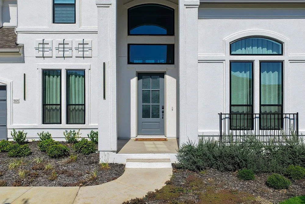 5 bed, 4.5 bath, 4087 sqft, $7,250 — Photo 2