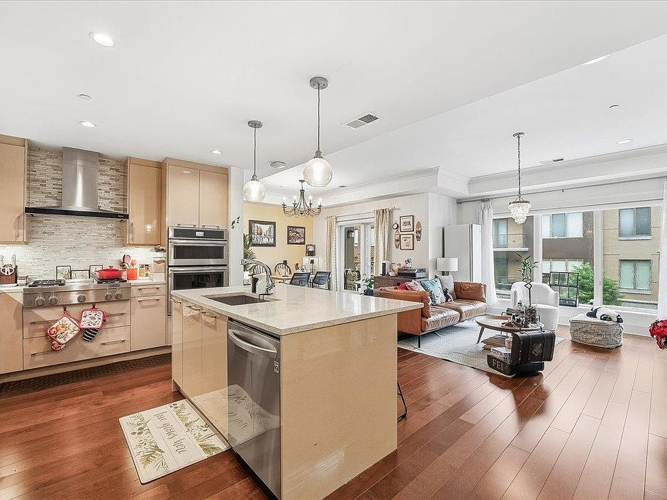 1st image of 150 Henley Pl APT 210