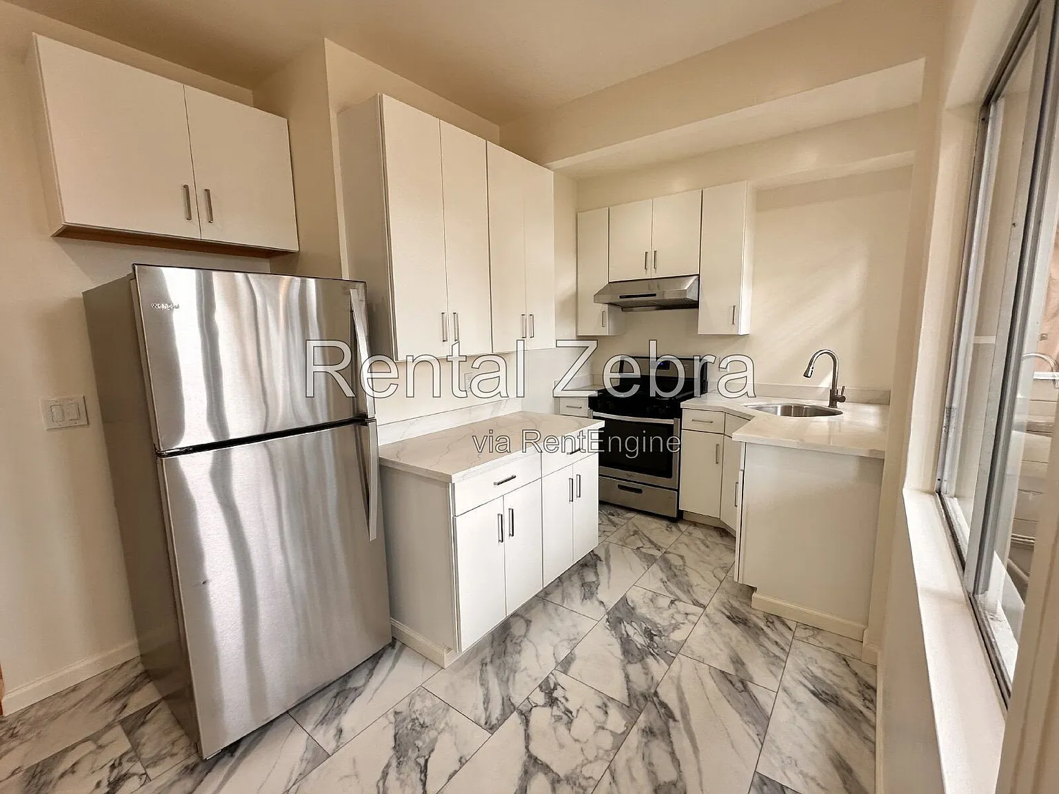 2 bed, 1.0 bath, $7,200 — Photo 2