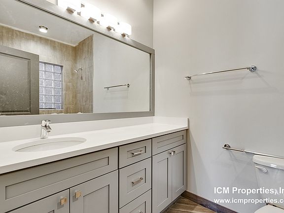 4th image of 2714 N Wayne Ave Unit 3