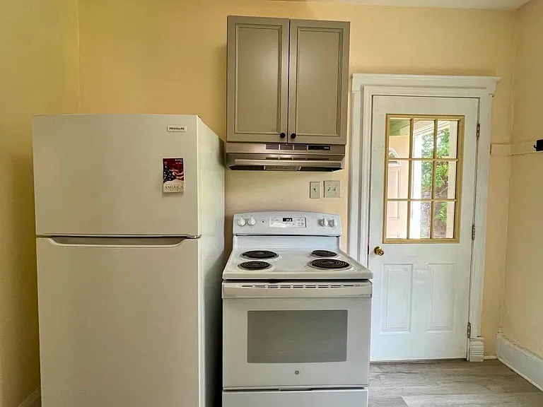 802 W High St #HOUSE — Photo 6