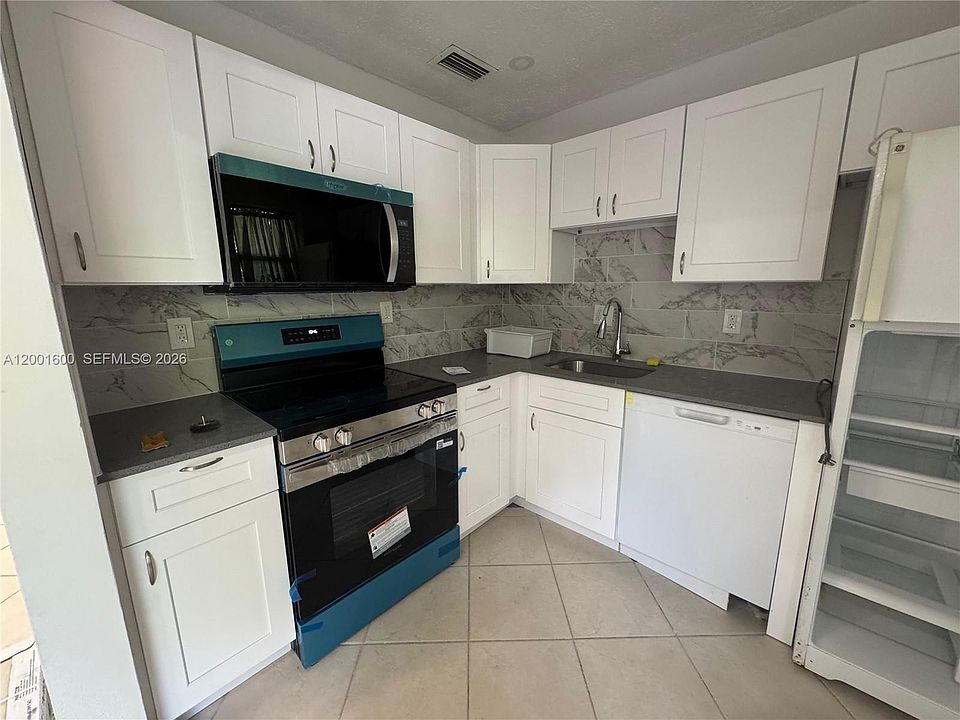 1st image of 700 Layne Blvd APT 115