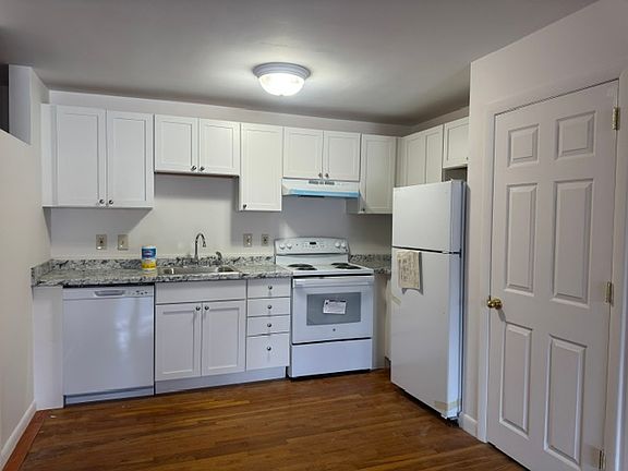3rd image of 300 Main St APT 10