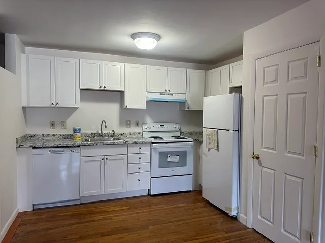 300 Main St #10 — Photo 3