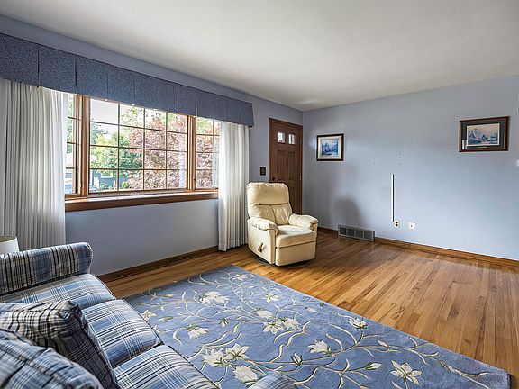4th image of 2739 E 28th St