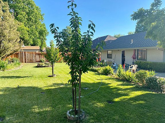 2nd image of 807 Fairview Dr
