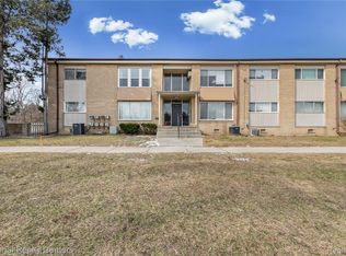 25665 Lahser Rd #B-3, Southfield, MI 48033