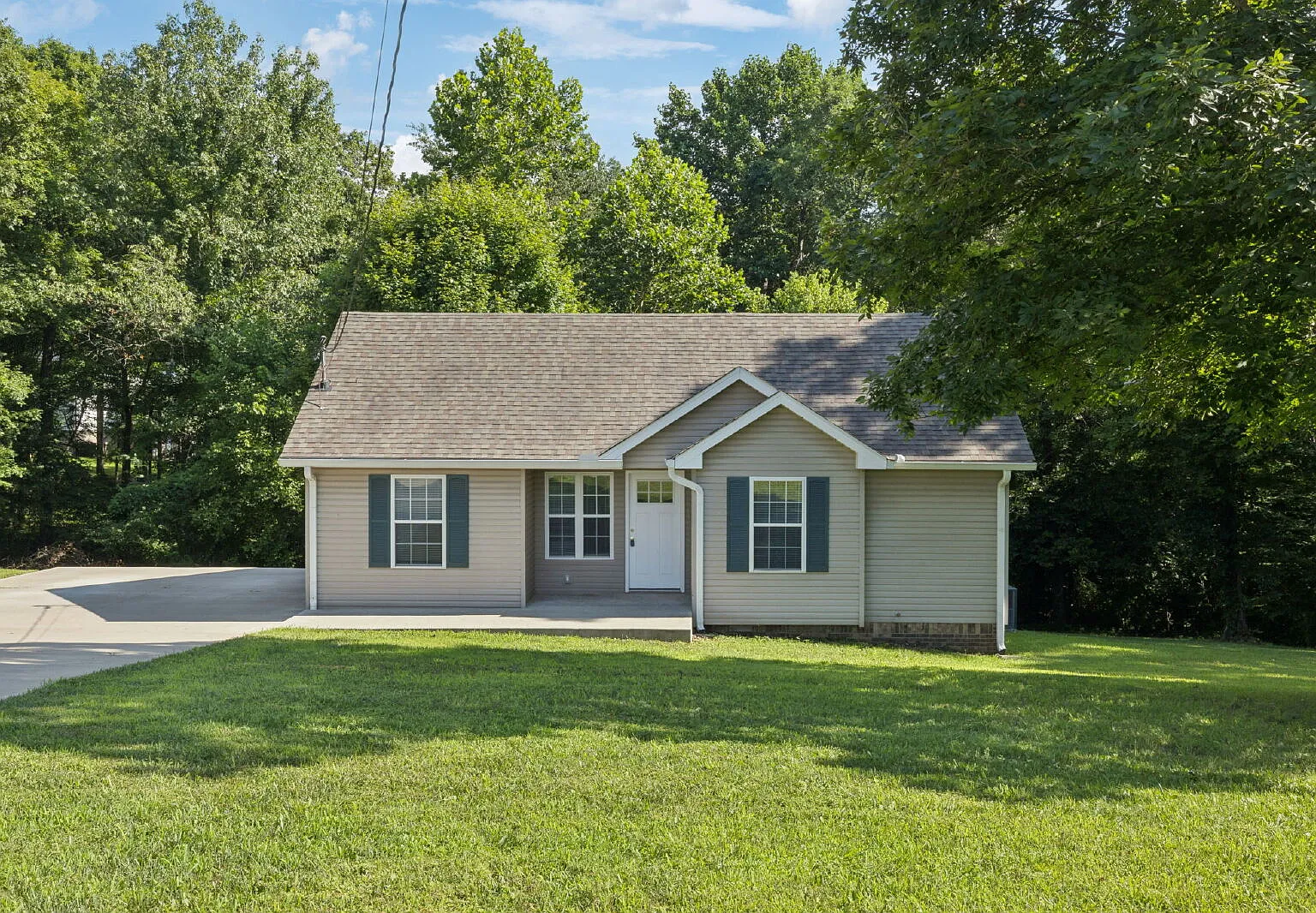 3 bed, 2.0 bath, 1372 sqft, $1,600 — Photo 4