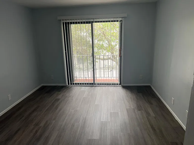 1115 SW 2nd Ct #1 — Photo 6