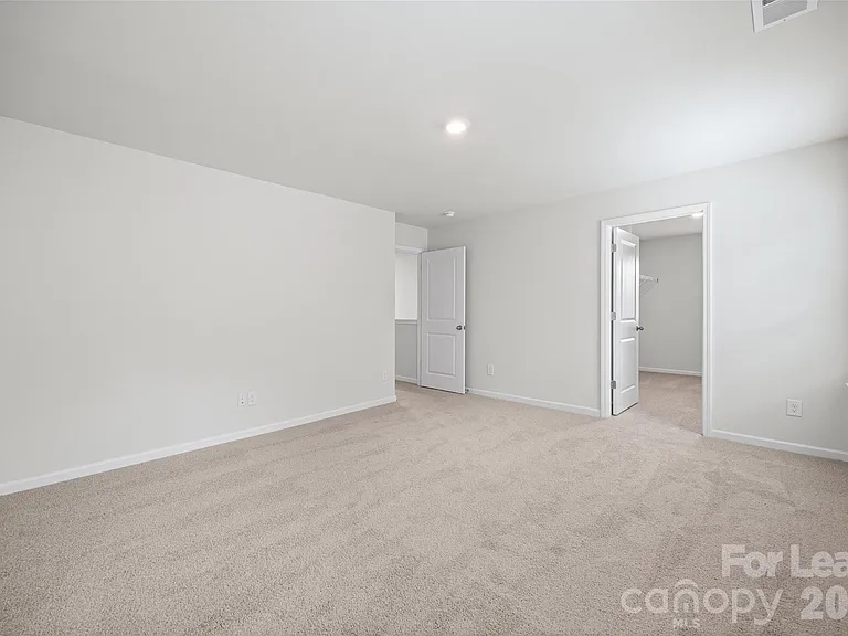 1010 Two Brothers Ln — Photo 17